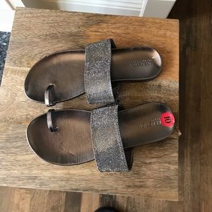 Come Hann flip flops